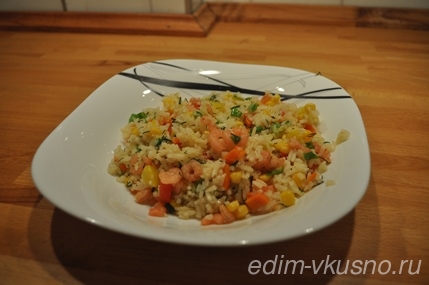 Рис с овощами и креветками. Рецепт с фото